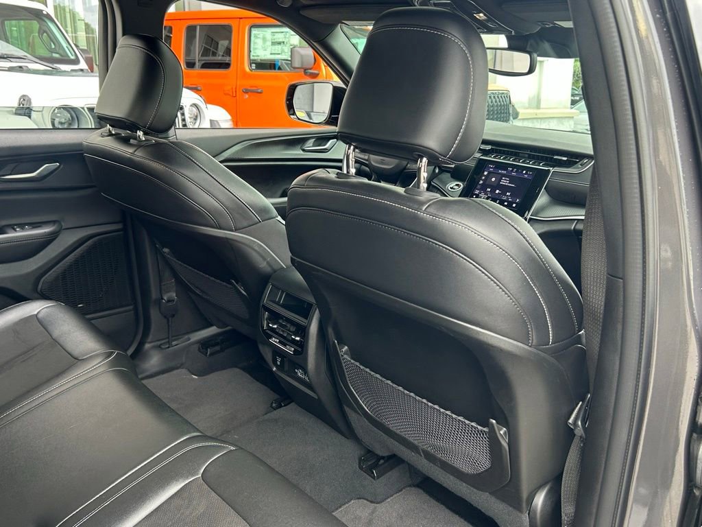 Certified 2024 Jeep Grand Cherokee Altitude image 38