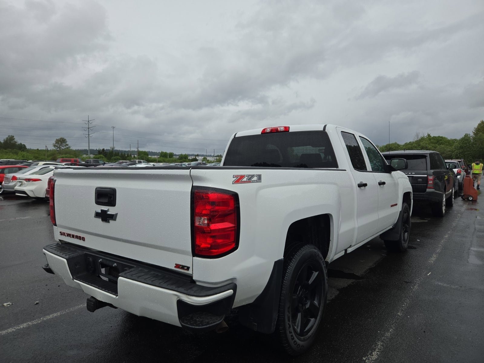 Used 2017 Chevrolet Silverado 1500 LT w/ Redline Edition AWD/4WD image 6