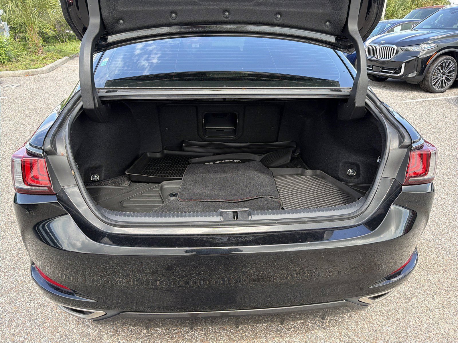 Used 2023 Lexus ES 350 F Sport w/ Accessory Package (Z2) FWD image 11