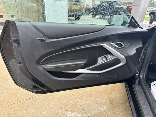 Used 2018 Chevrolet Camaro SS w/ LPO RS/SS Interior Package RWD image 13