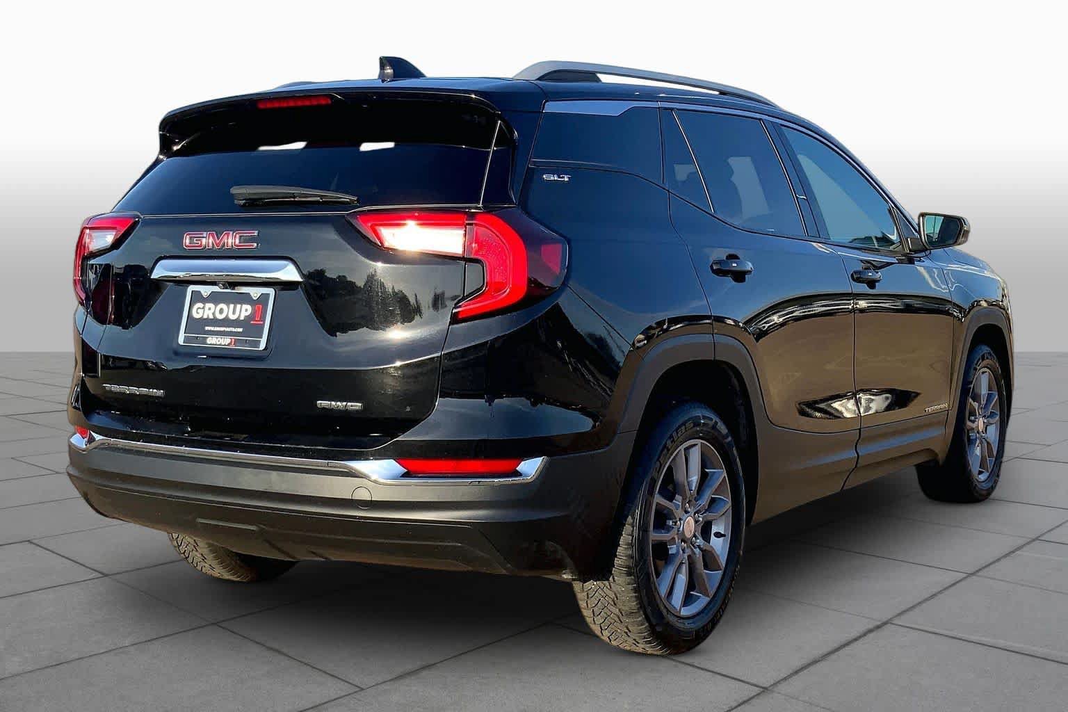 Used 2024 GMC Terrain SLT AWD/4WD image 12