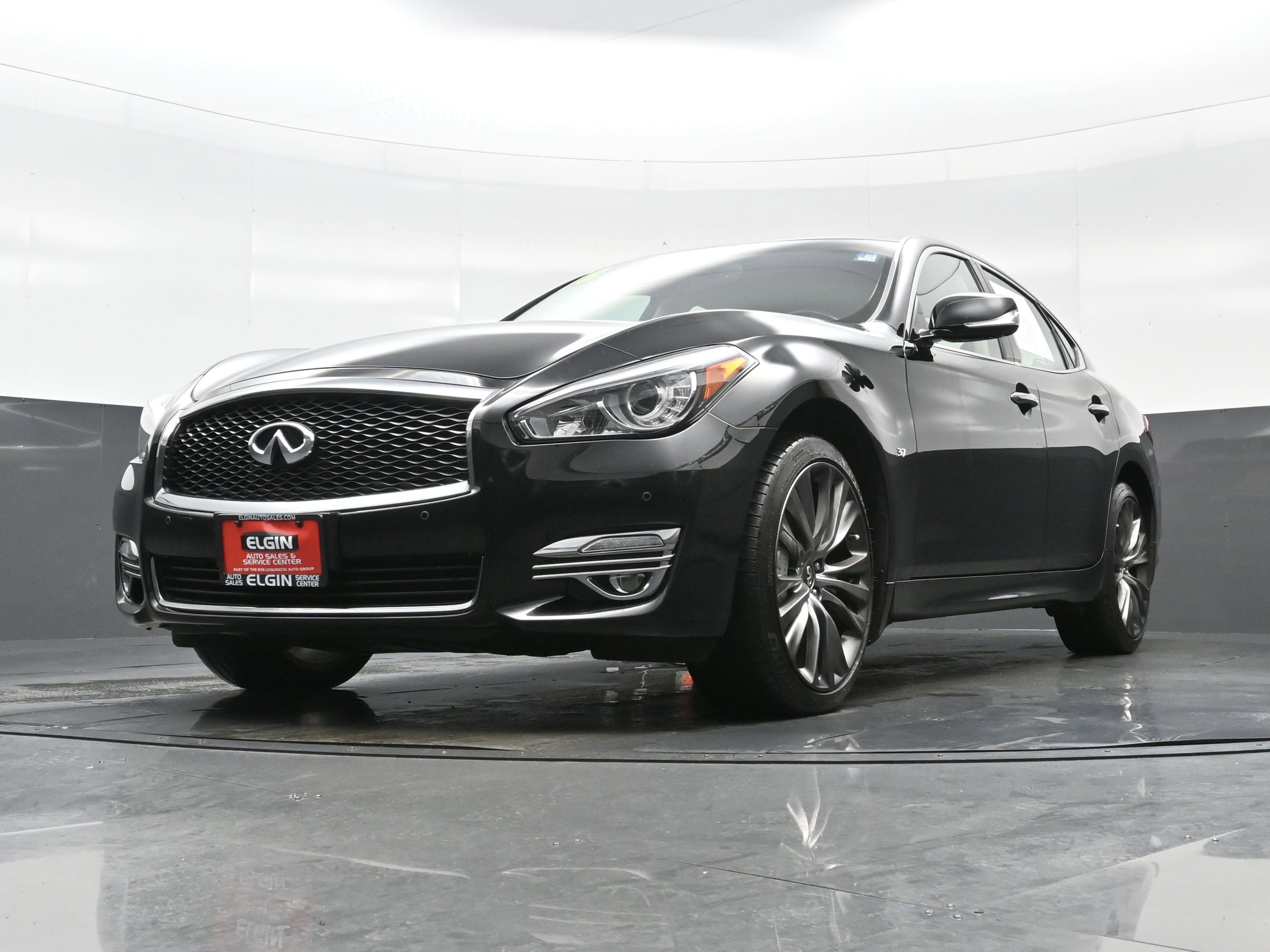 Used 2018 INFINITI Q70 Luxe image 29