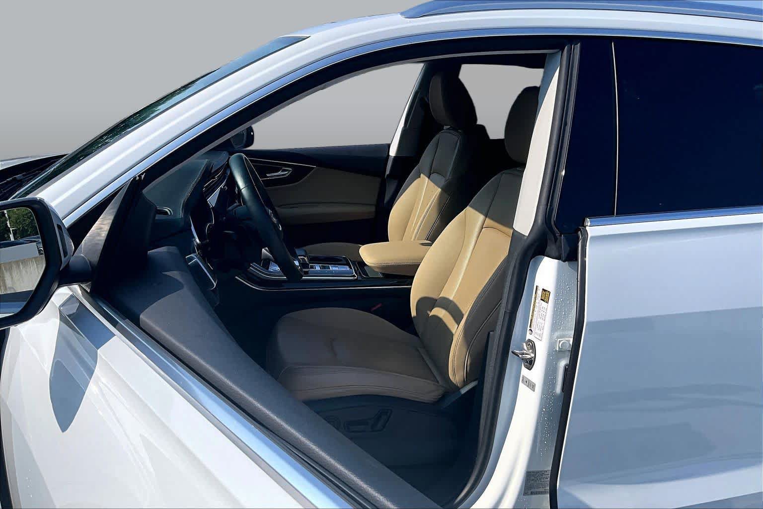 Used 2019 Audi Q8 Prestige w/ Towing Package AWD/4WD image 8