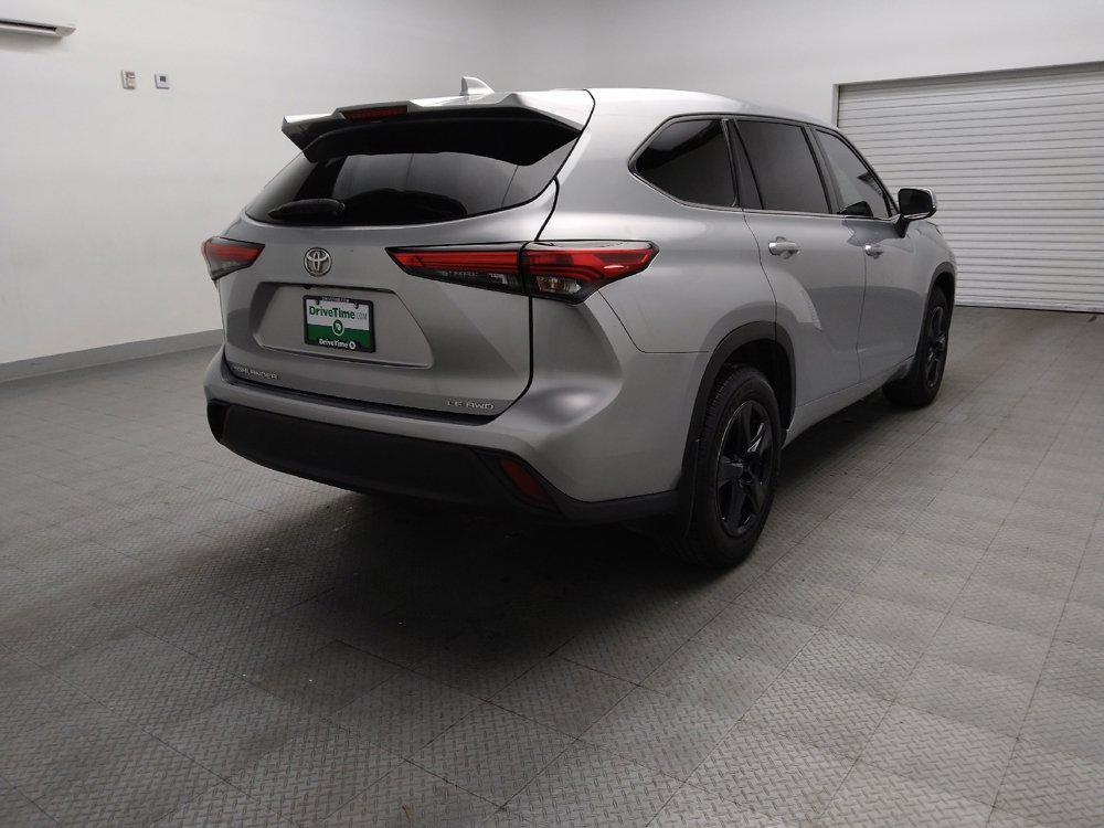 Used 2021 Toyota Highlander LE AWD/4WD image 9