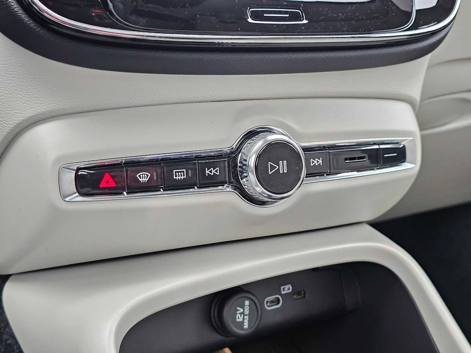 New 2026 Volvo XC40 B5 Plus w/ Protection Package Premier image 22