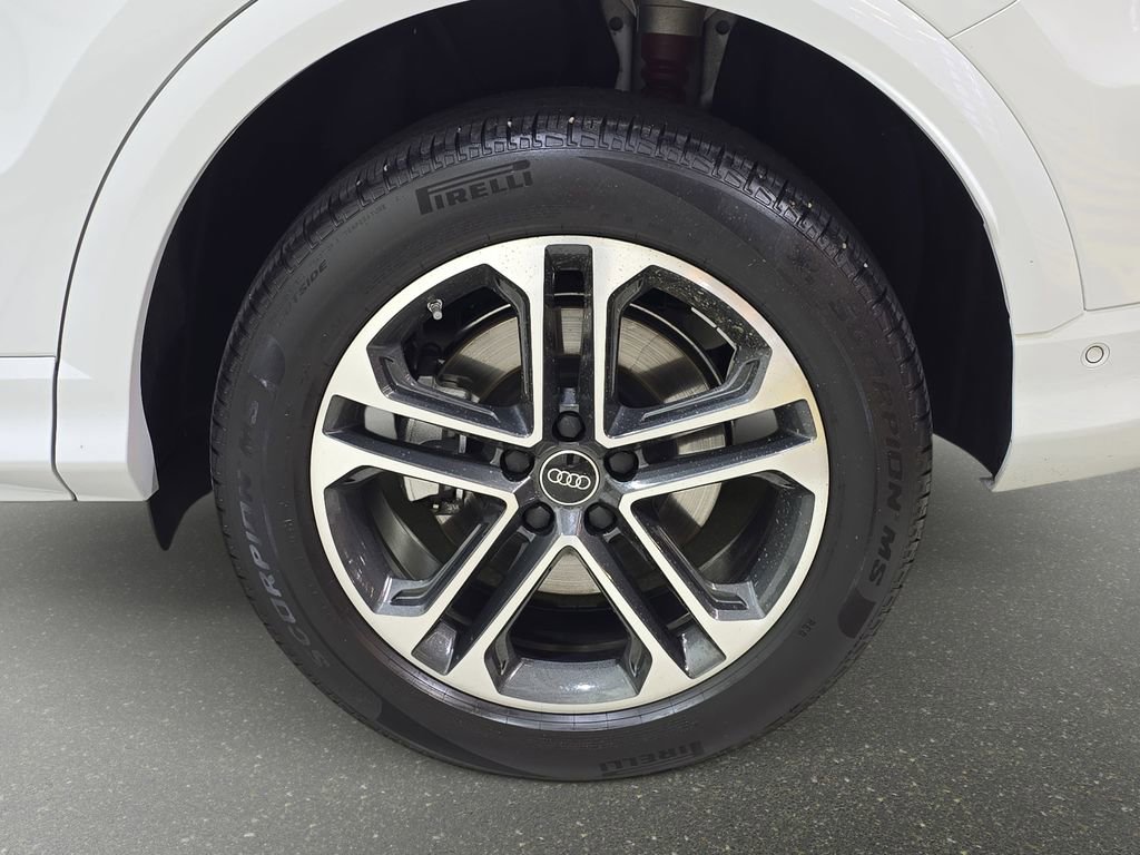 Certified 2025 Audi Q5 Premium w/ Convenience Package image 34