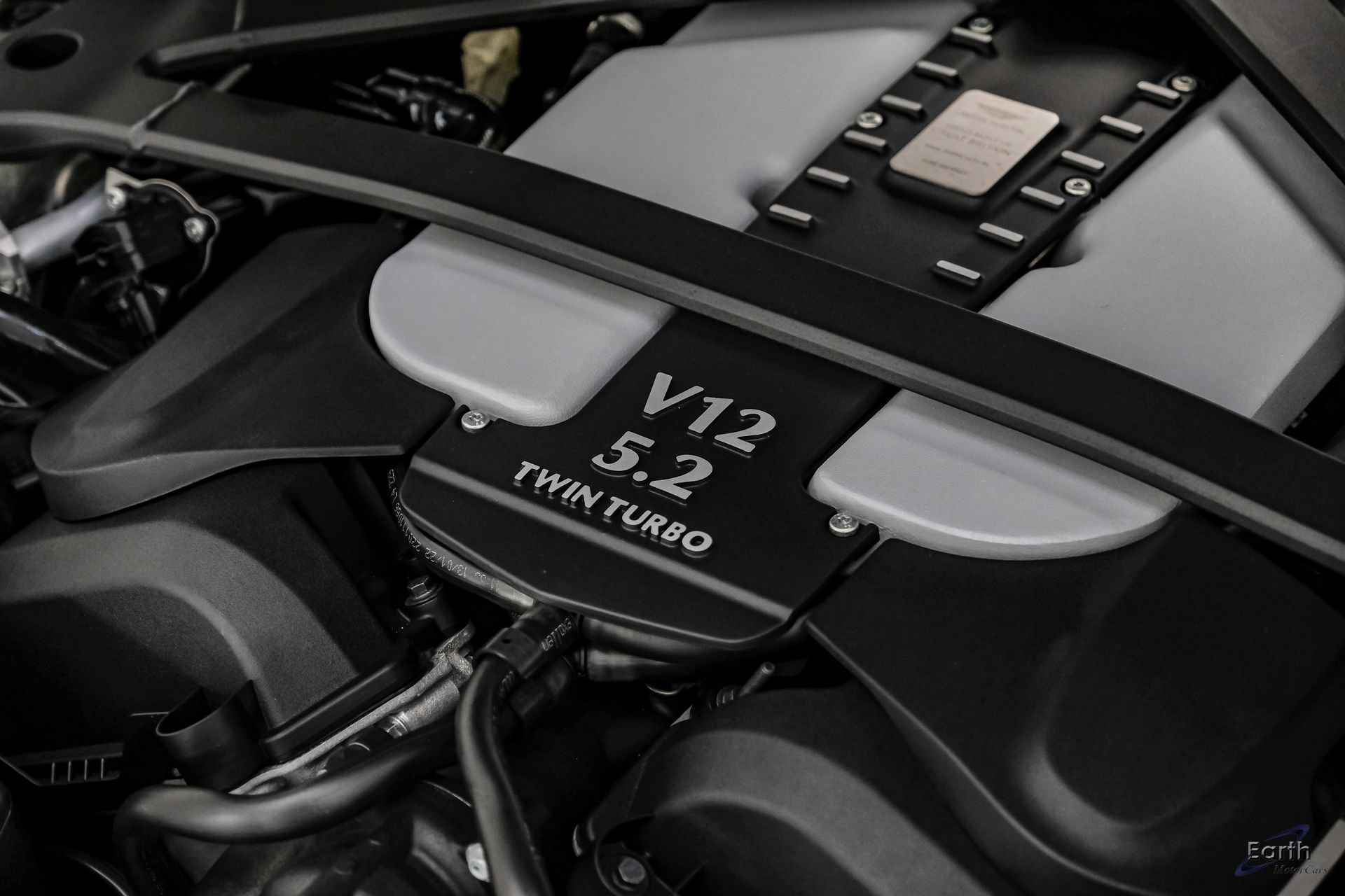 Used 2023 Aston Martin V12 Vantage RWD image 95