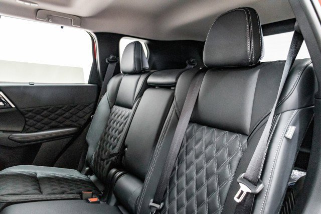 New 2025 Mitsubishi Outlander SEL image 17