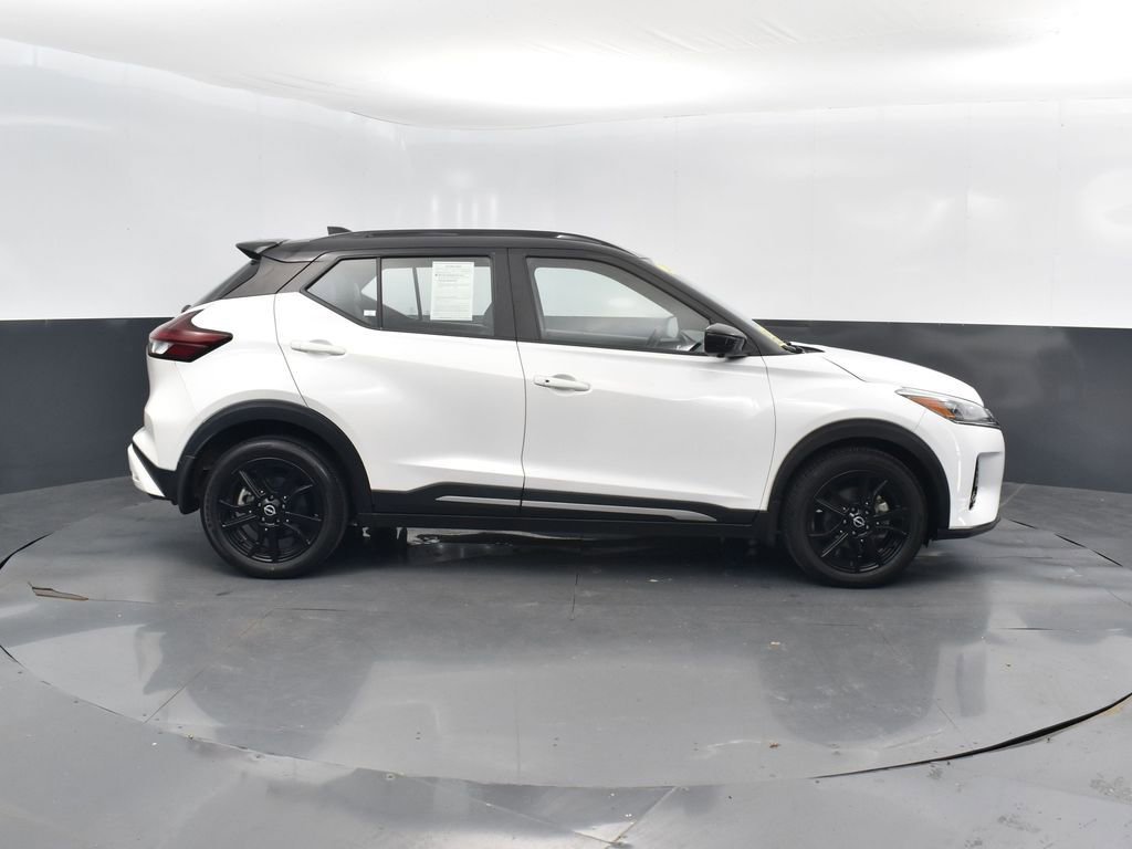 Used 2023 Nissan Kicks SR w/ SR Premium Package image 4