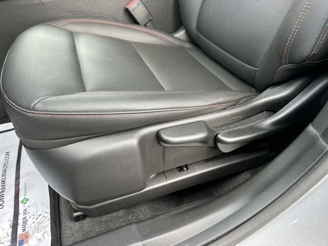 Used 2025 Chevrolet Trax RS w/ Sunroof Package image 12