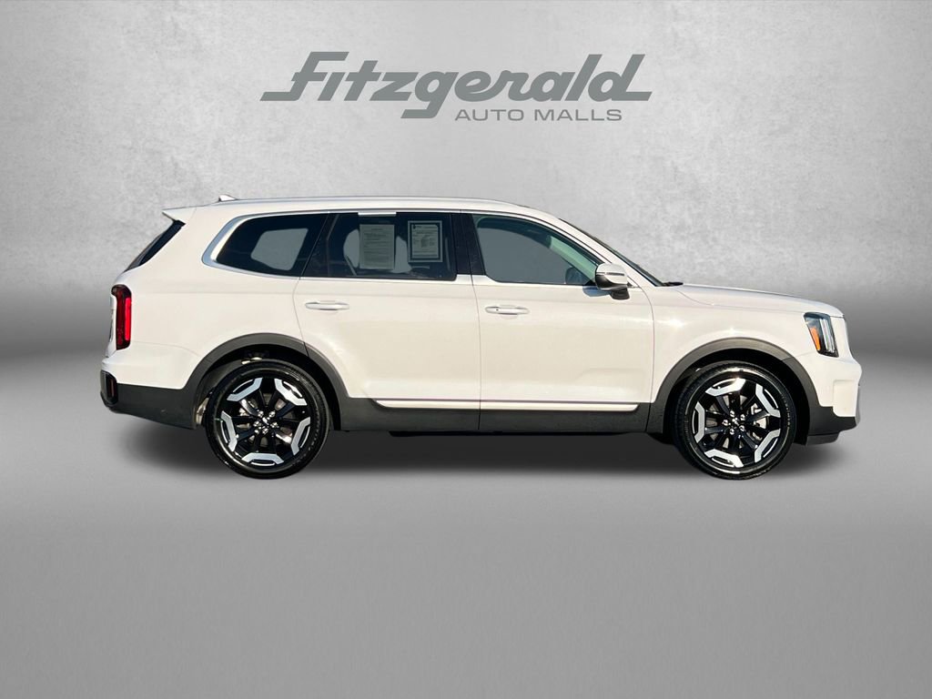 Used 2025 Kia Telluride S image 3