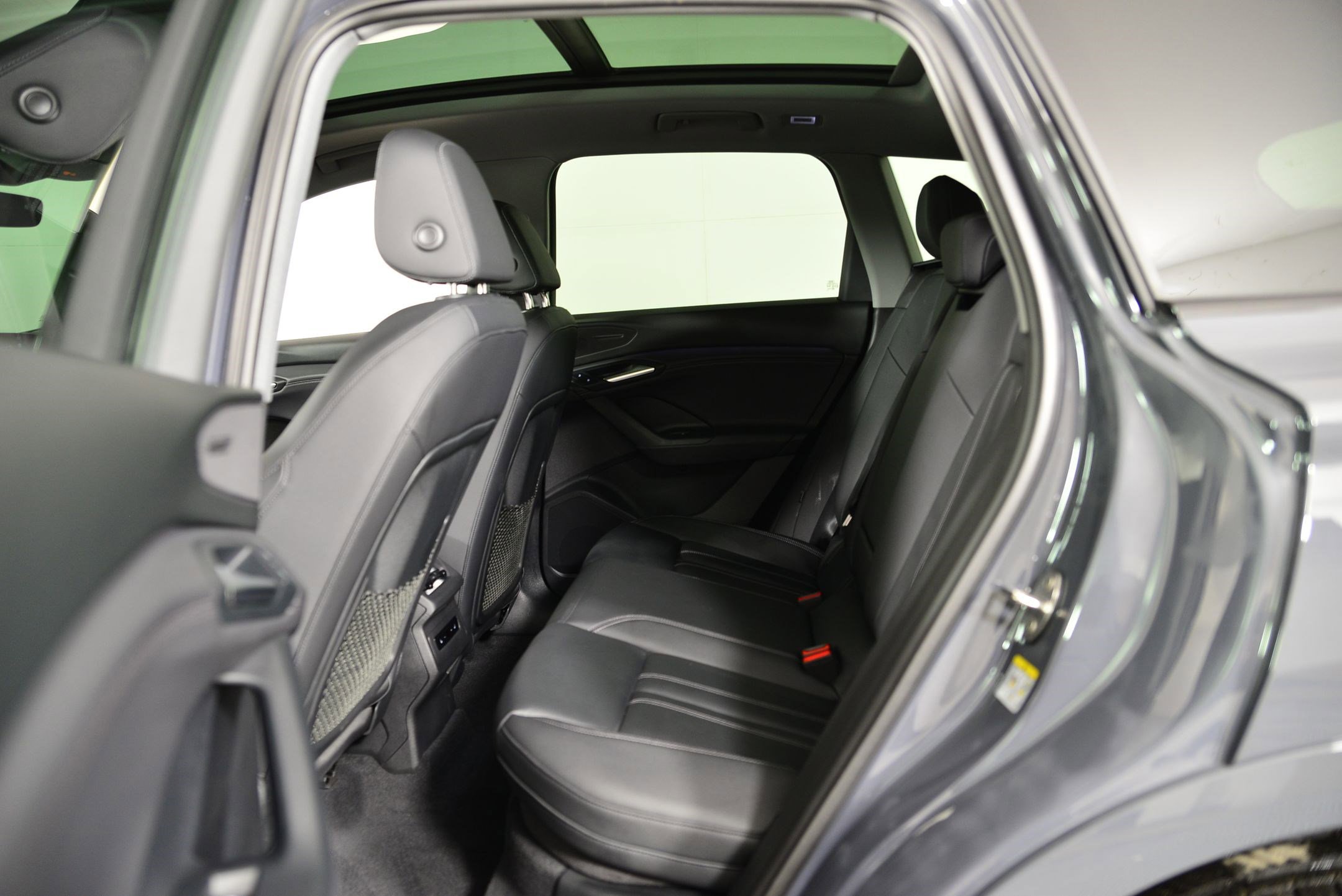 Used 2025 Audi Q6 e-tron Premium w/ Convenience Package image 13