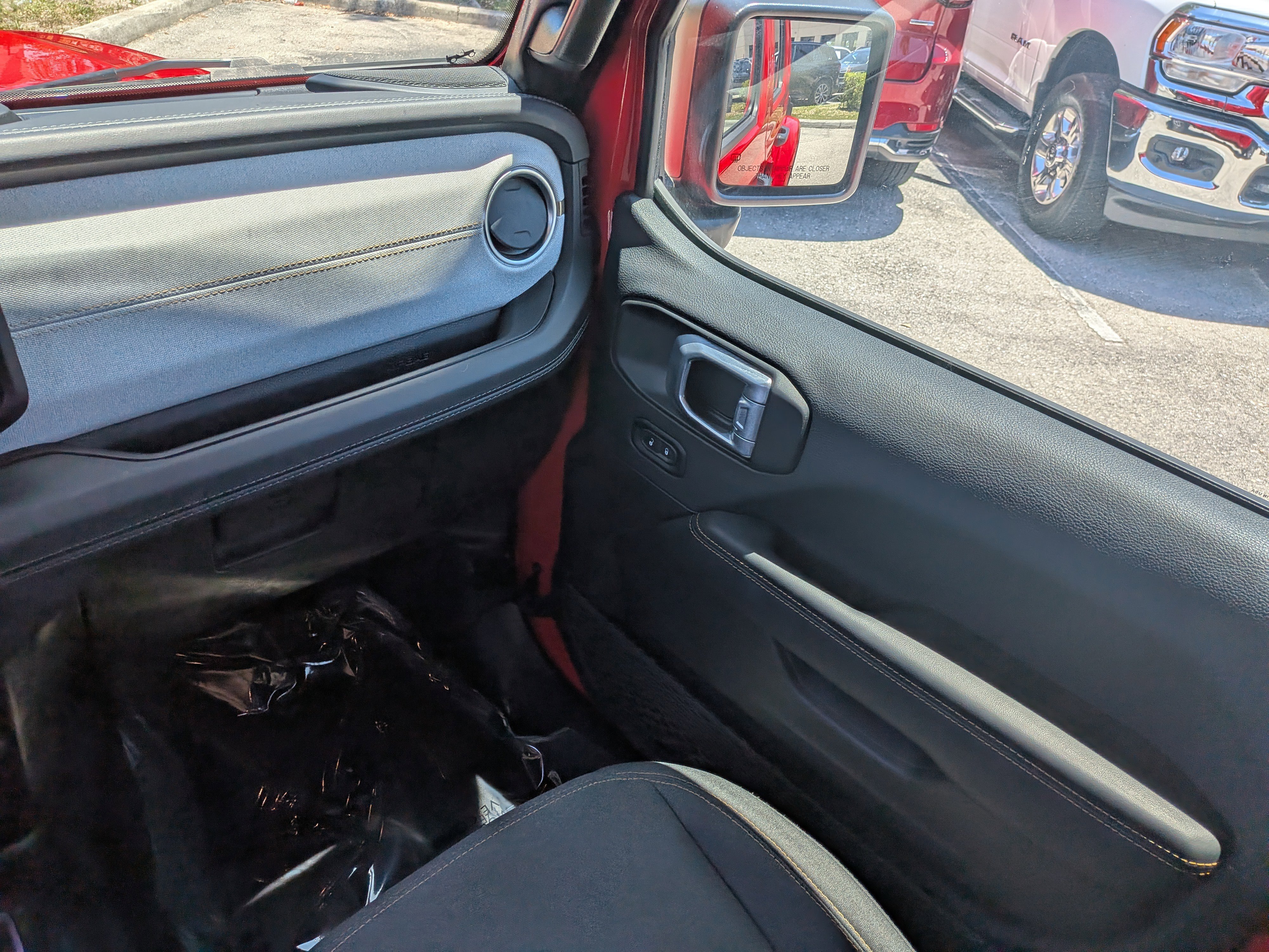 Used 2025 Jeep Wrangler Unlimited Sahara AWD/4WD image 18