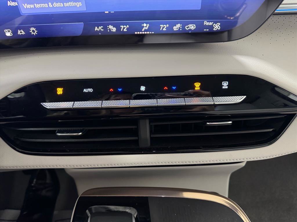 Certified 2025 Buick Enclave Avenir w/ Super Cruise Package image 21