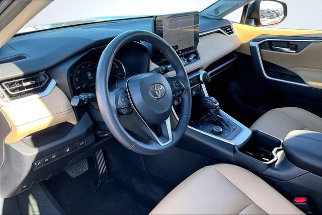 Used 2023 Toyota RAV4 XLE Premium image 17