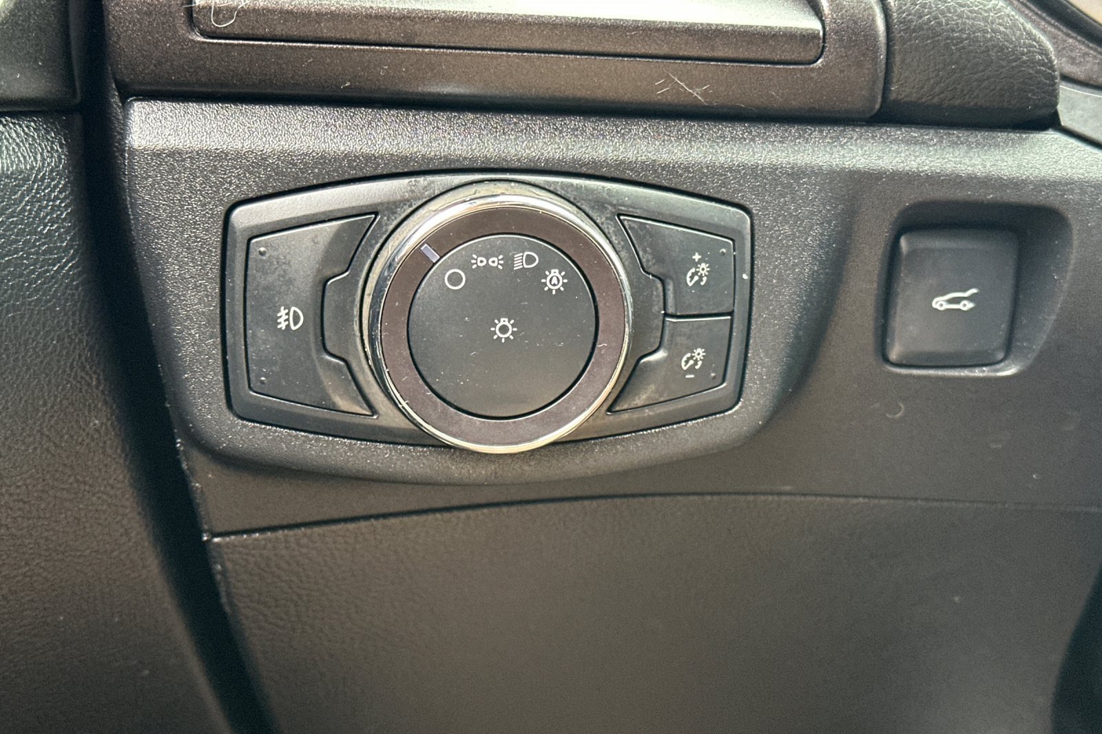 Used 2019 Ford Fusion Energi Titanium FWD image 26
