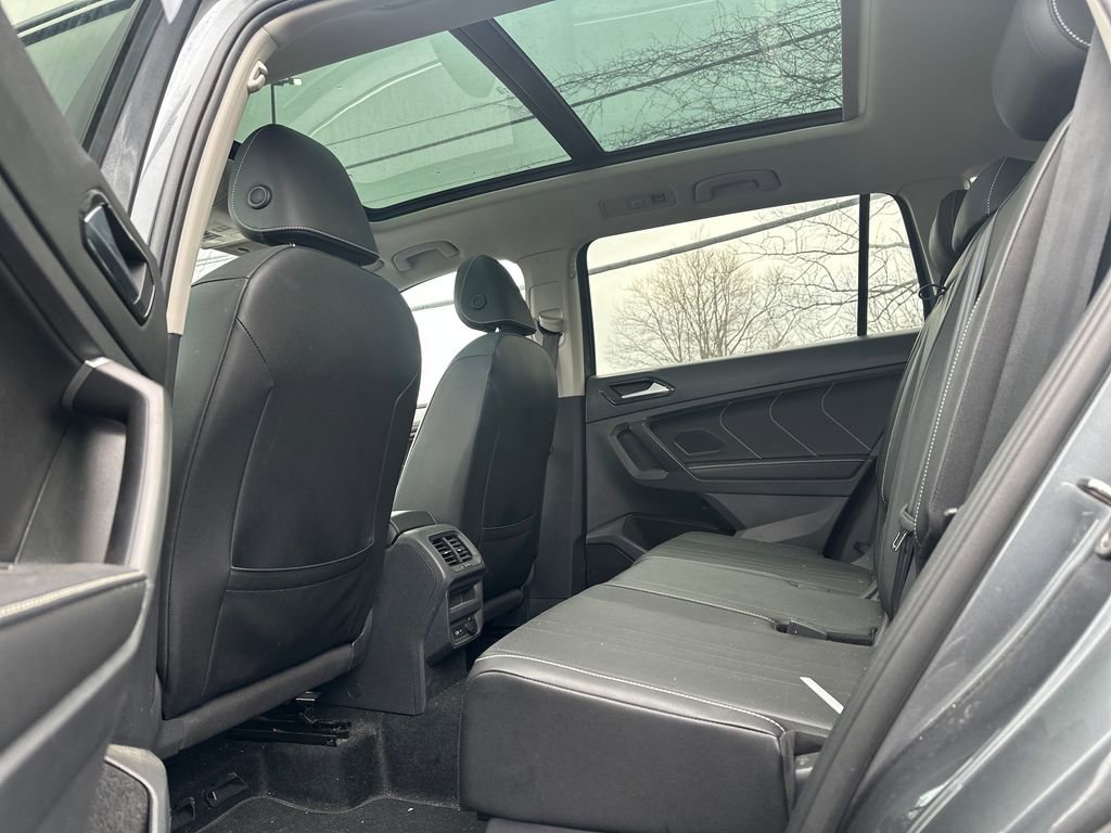 Used 2023 Volkswagen Tiguan SE w/ Panoramic Sunroof Package image 13