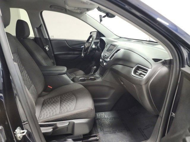 Used 2020 Chevrolet Equinox LT w/ Driver Convenience Package image 11