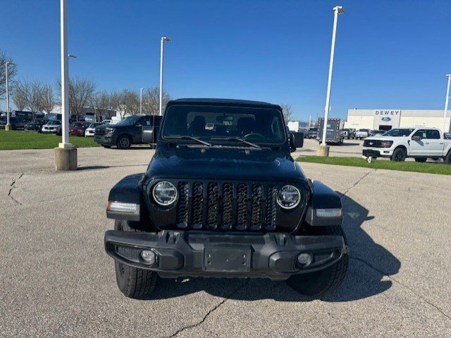 Used 2022 Jeep Gladiator Willys AWD/4WD image 2