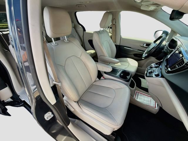 Used 2021 Chrysler Pacifica Touring-L FWD image 29