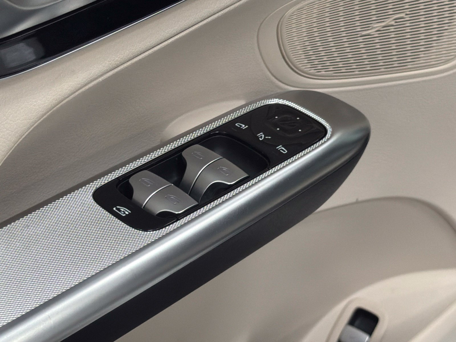 Certified 2026 Mercedes-Benz GLC 300 image 23