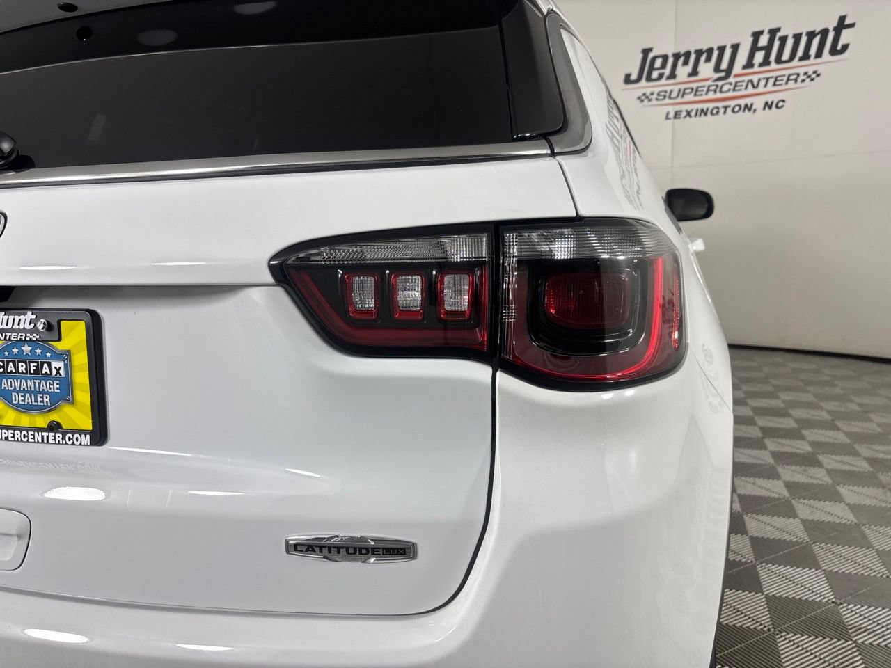 Used 2024 Jeep Compass Latitude w/ Sun and Sound Group AWD/4WD image 35