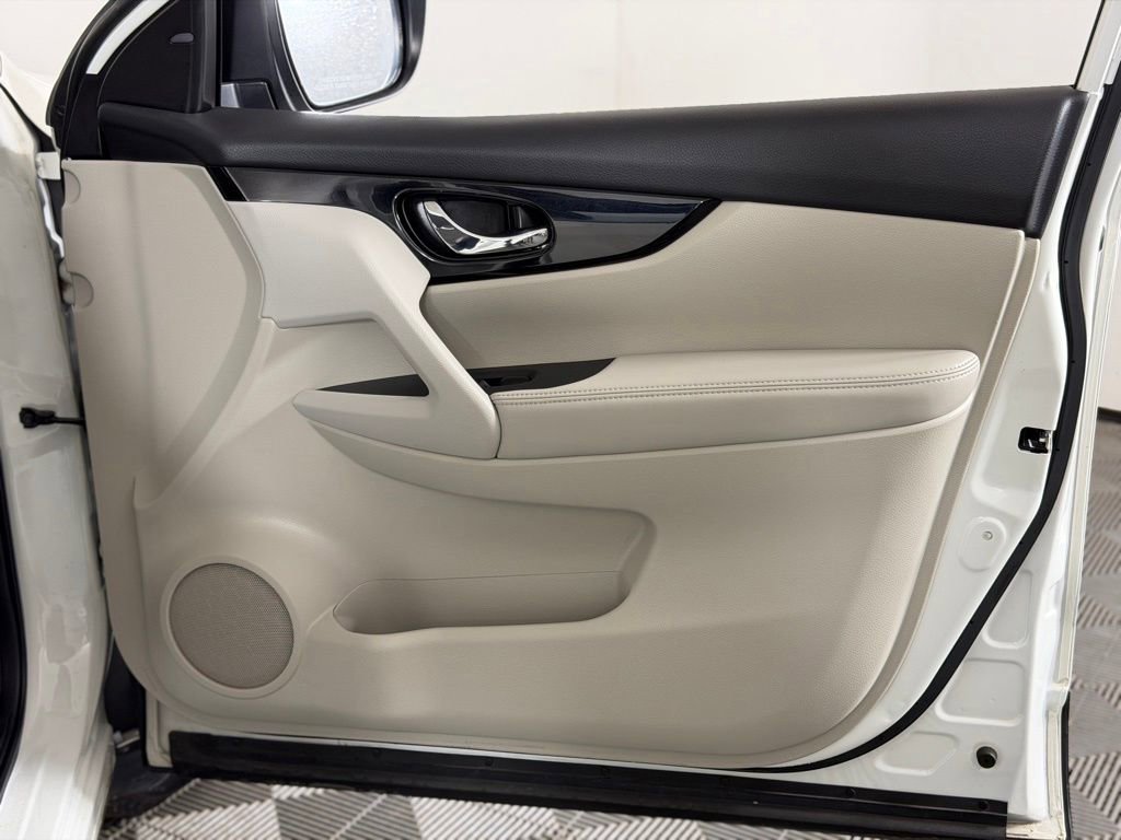 Used 2021 Nissan Rogue Sport SV image 36