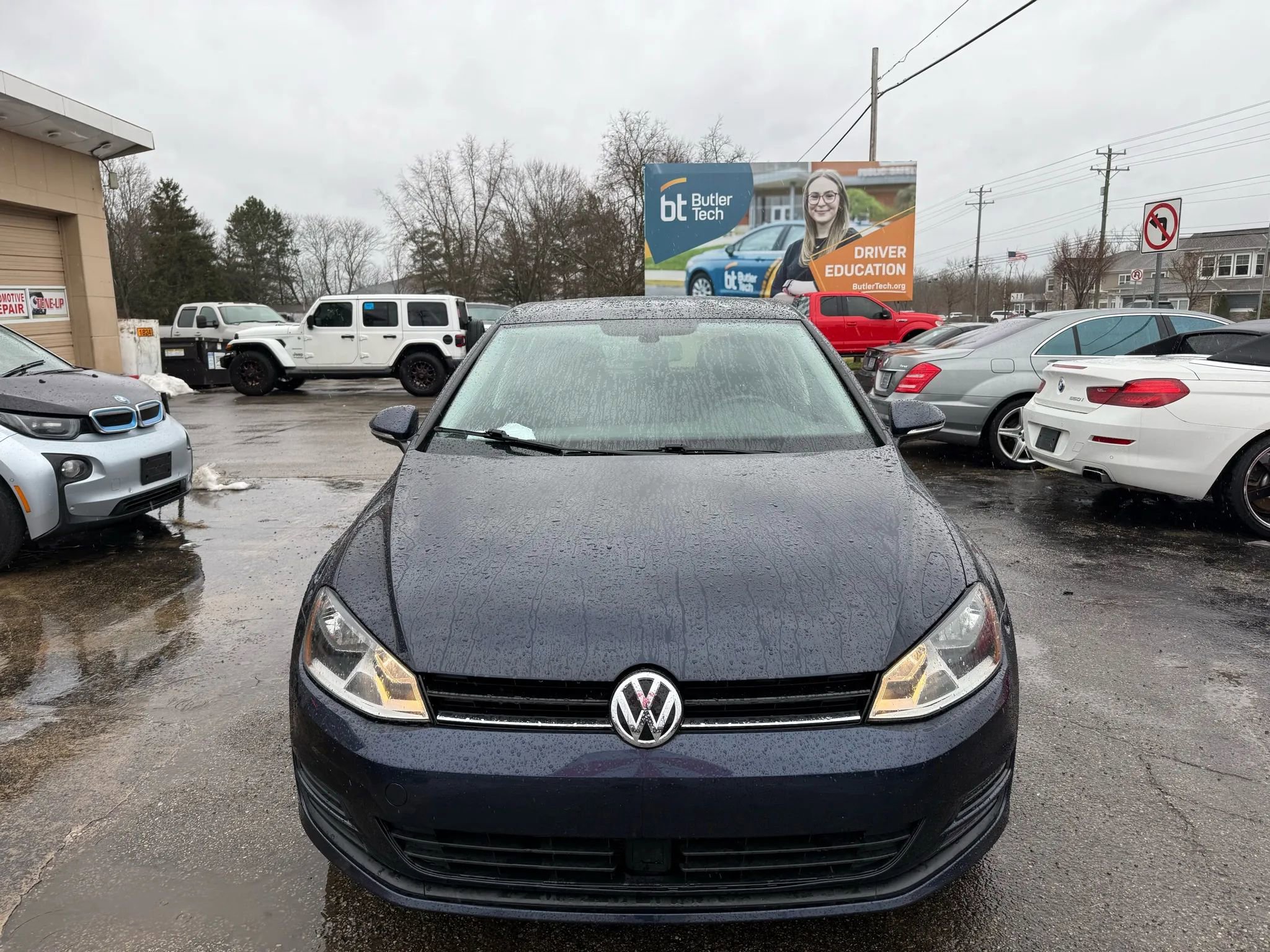 Used 2017 Volkswagen Golf Wolfsburg Edition image 8