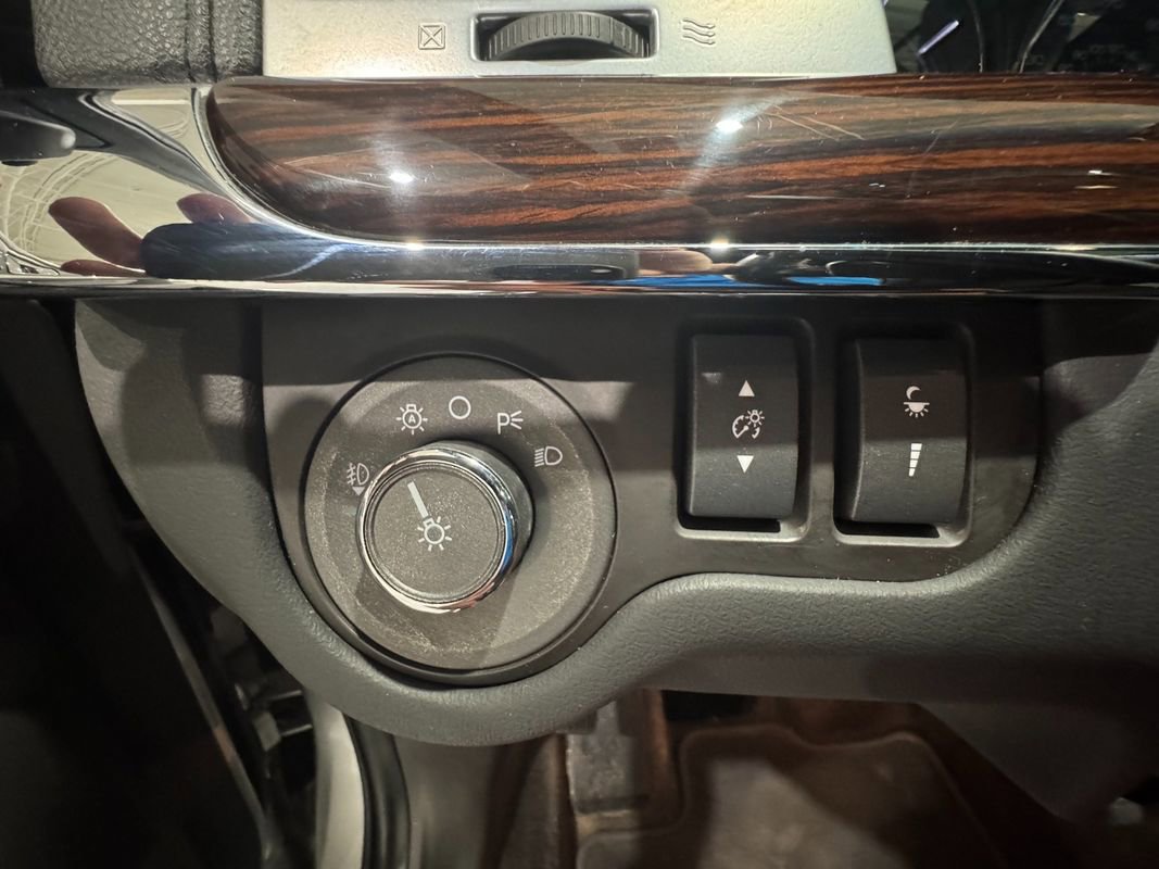 Used 2012 Lincoln MKS AWD image 28