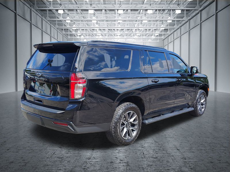 Certified 2024 Chevrolet Suburban Z71 w/ Luxury Package AWD/4WD image 11