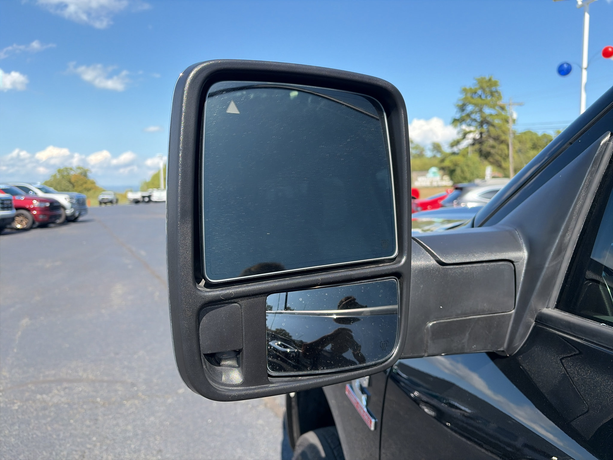 Used 2025 RAM 3500 Laramie AWD/4WD image 11