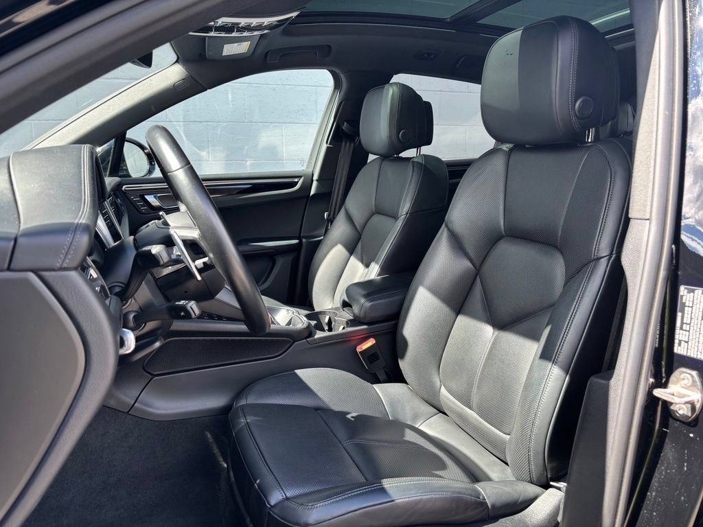 Certified 2023 Porsche Macan S AWD/4WD image 5