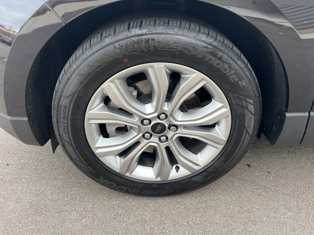 Certified 2023 Ford Edge Titanium w/ Class II Trailer Tow Package image 9