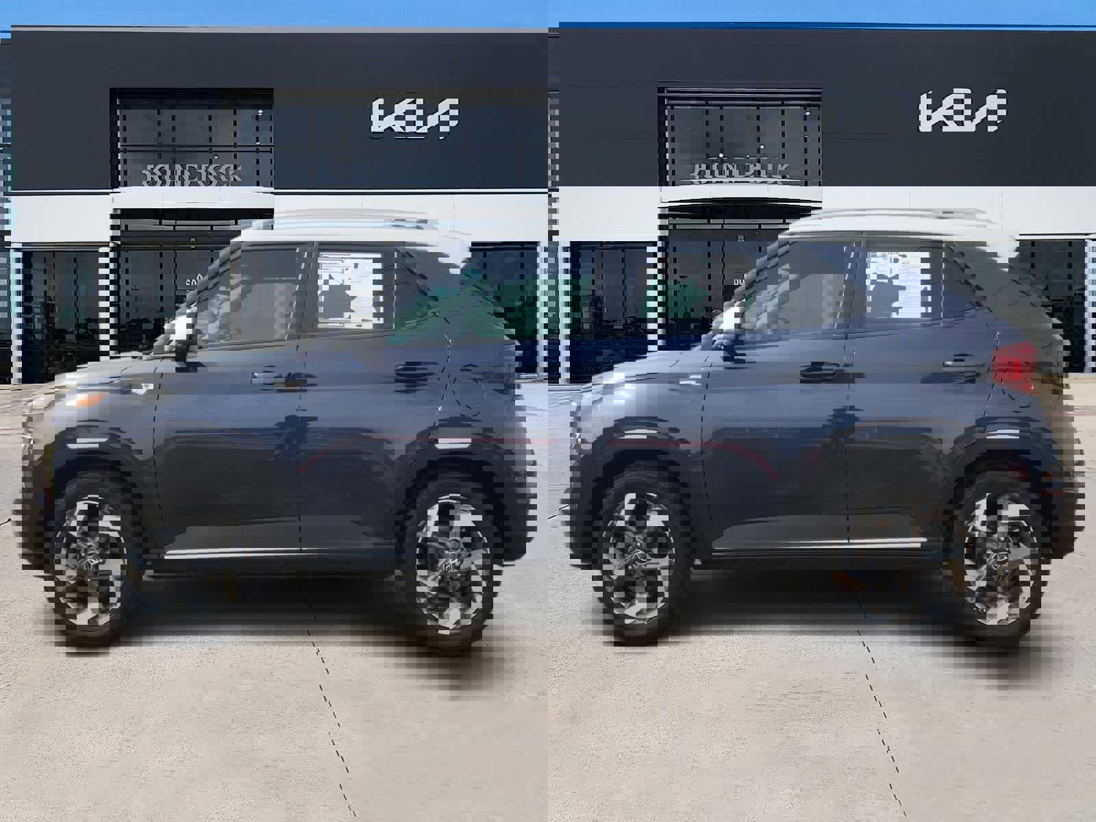 Used 2025 Hyundai Venue Limited image 4