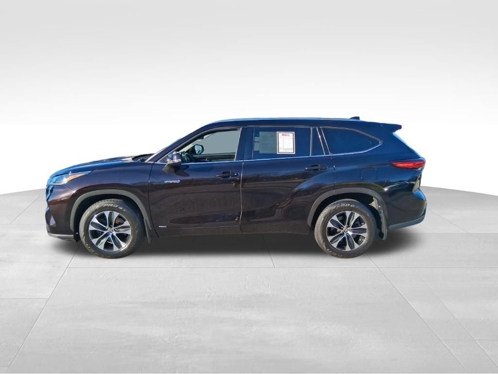 Used 2021 Toyota Highlander XLE image 2