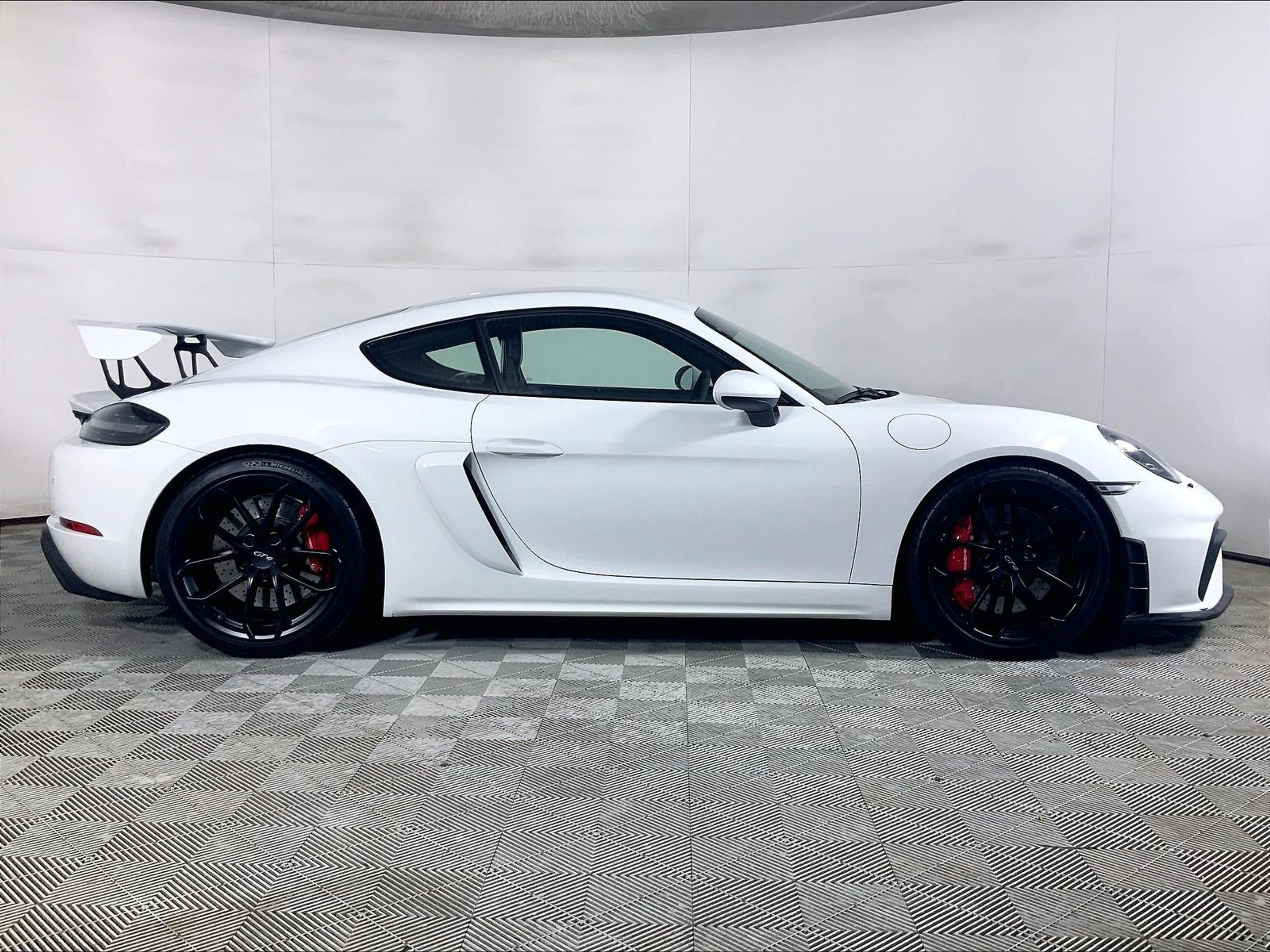 Certified 2022 Porsche 718 Cayman GT4 RWD image 8