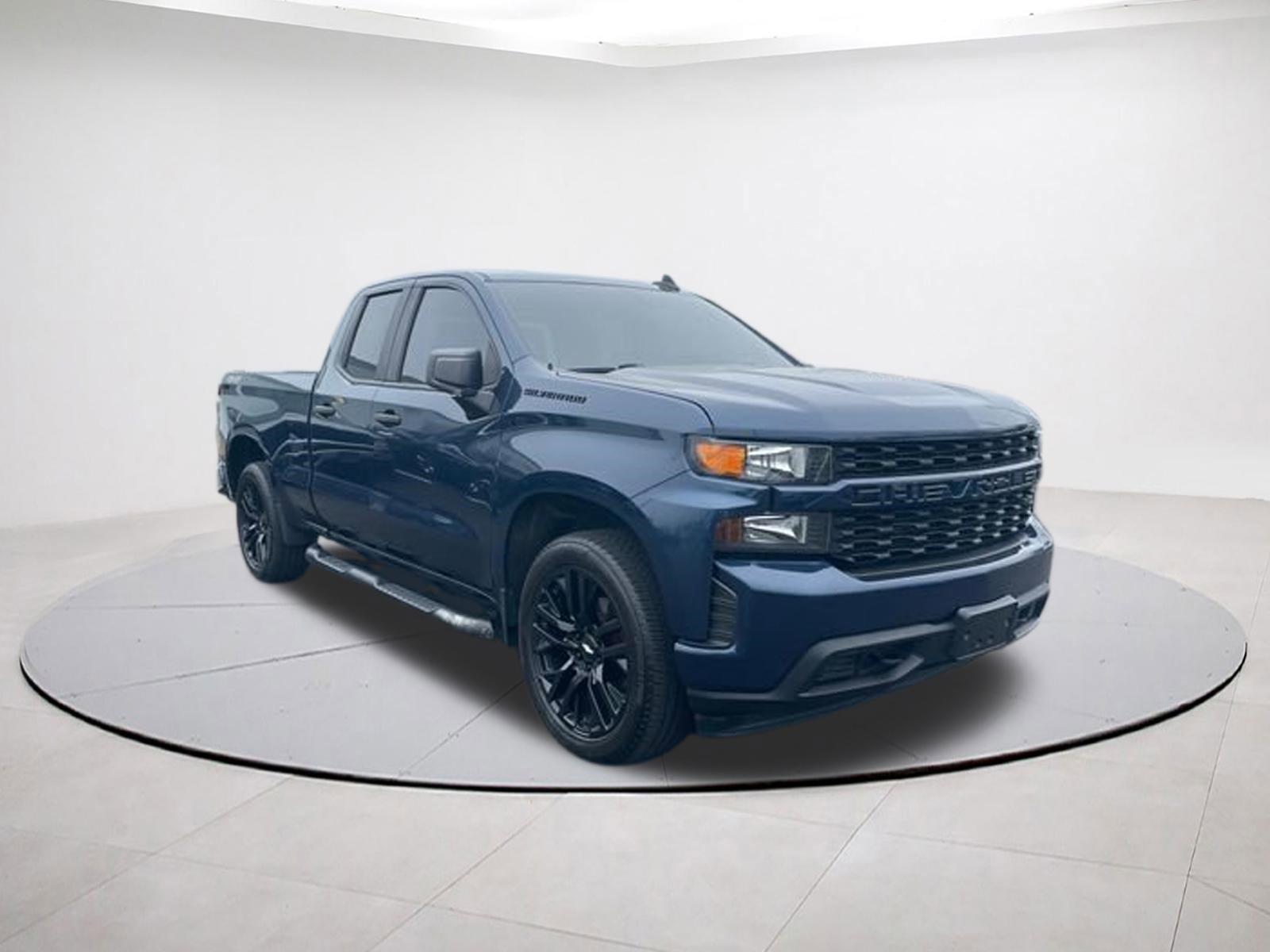Used 2020 Chevrolet Silverado 1500 Custom w/ Custom Value Package AWD/4WD image 1