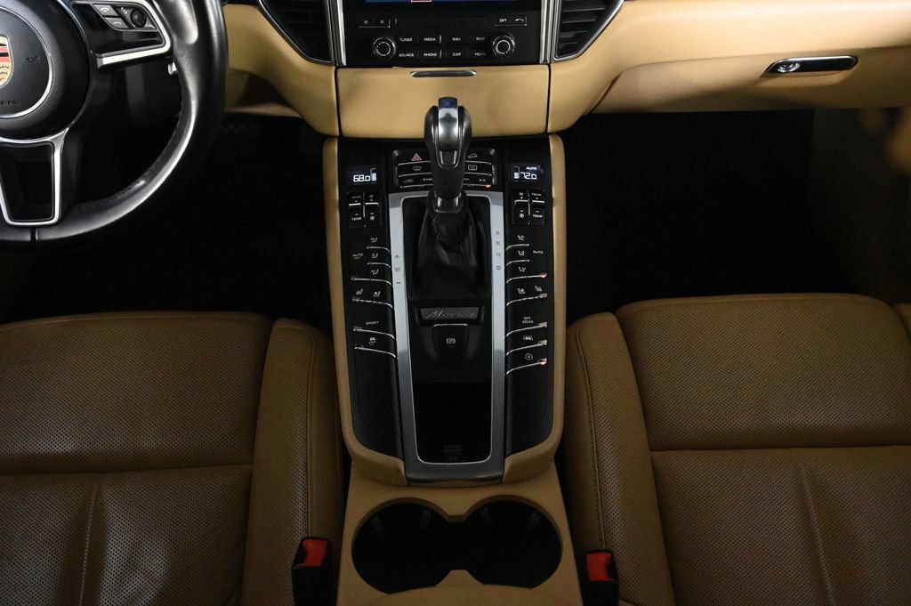 Certified 2018 Porsche Macan AWD/4WD image 16