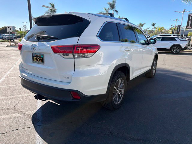 Used 2019 Toyota Highlander XLE FWD image 3