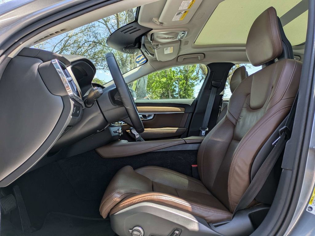 Used 2018 Volvo S90 T6 Inscription w/ Convenience Package image 2