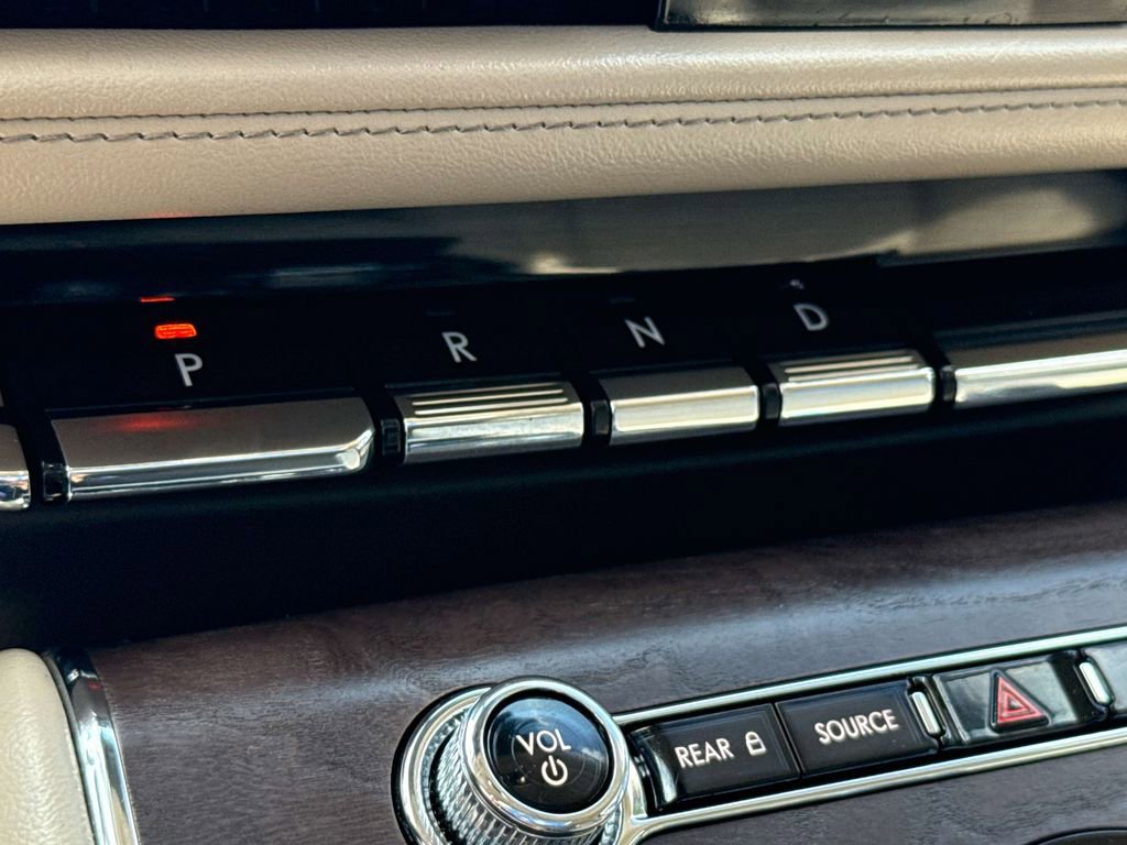 Used 2023 Lincoln Aviator Reserve w/ Equipment Group 201A image 30