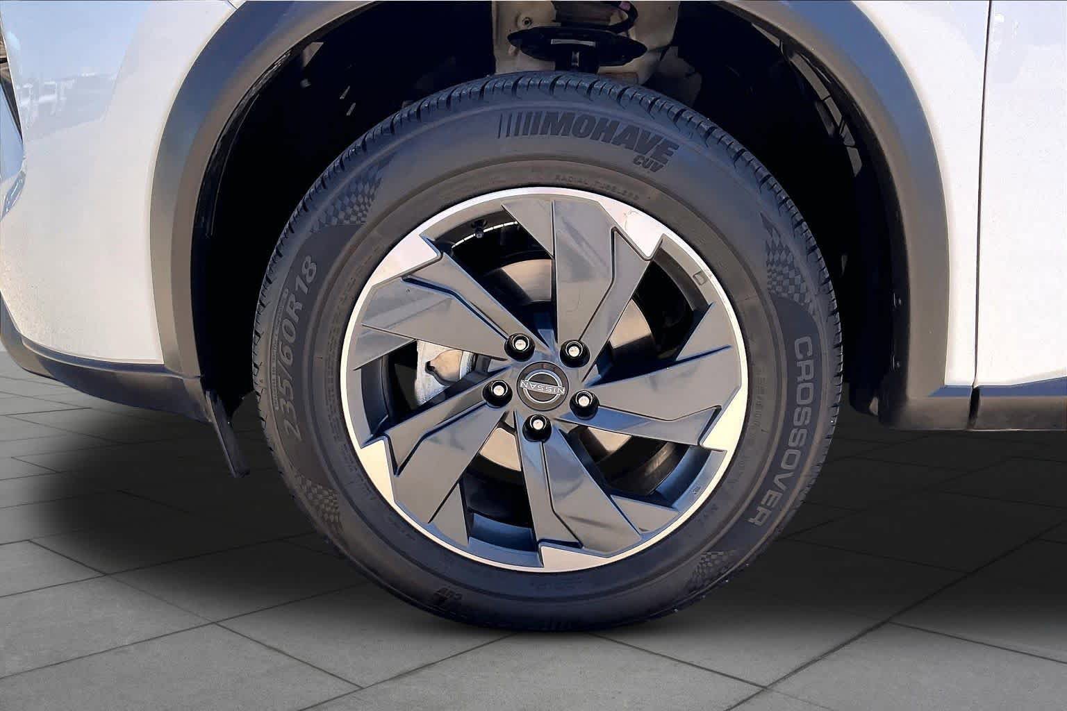 Used 2025 Nissan Rogue SV FWD image 10