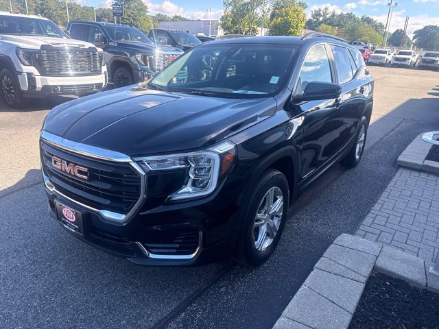 Used 2023 GMC Terrain SLE w/ Driver Convenience Package AWD/4WD image 3