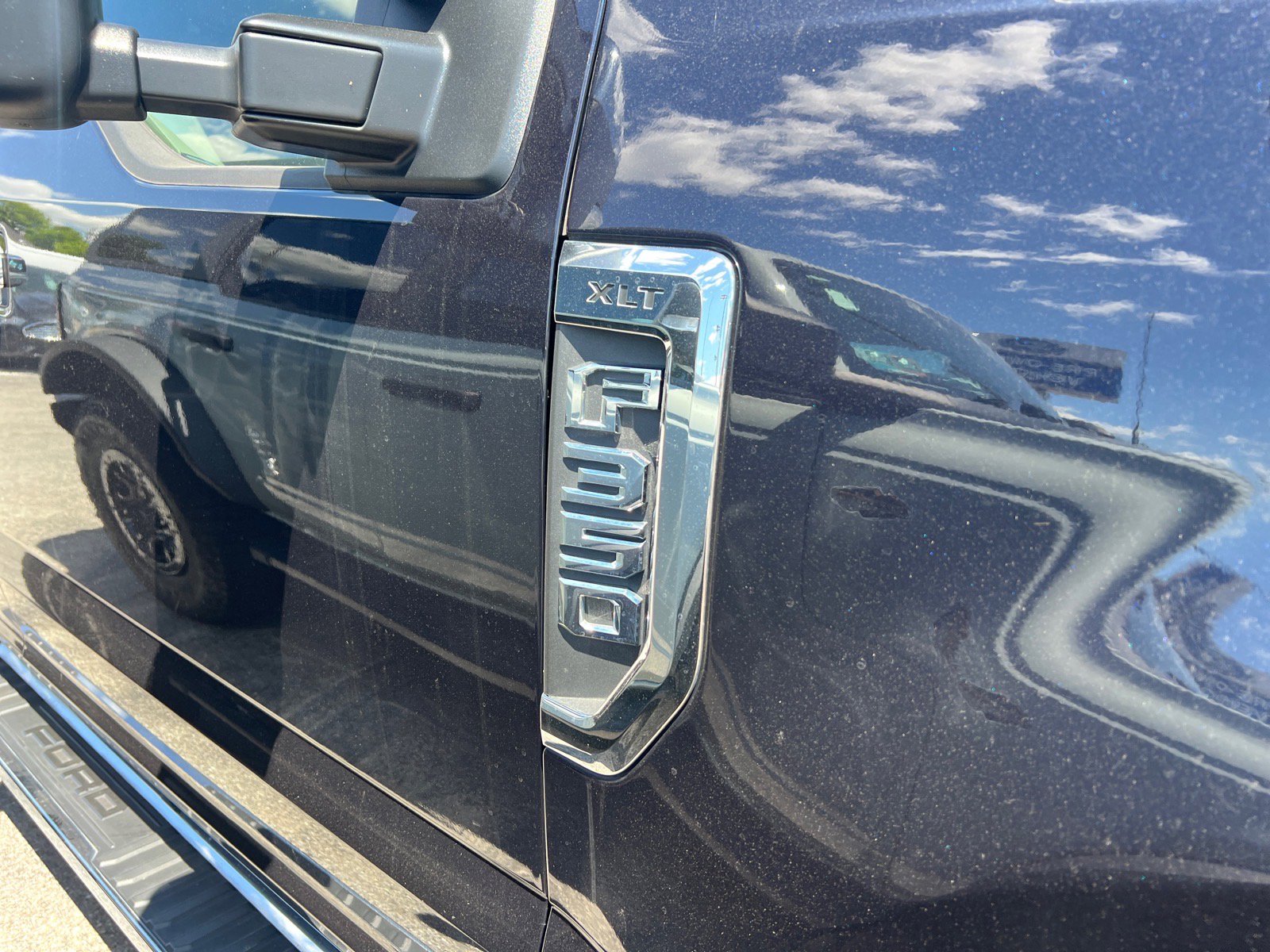 Certified 2022 Ford F350 XLT w/ XLT Premium Package AWD/4WD image 4
