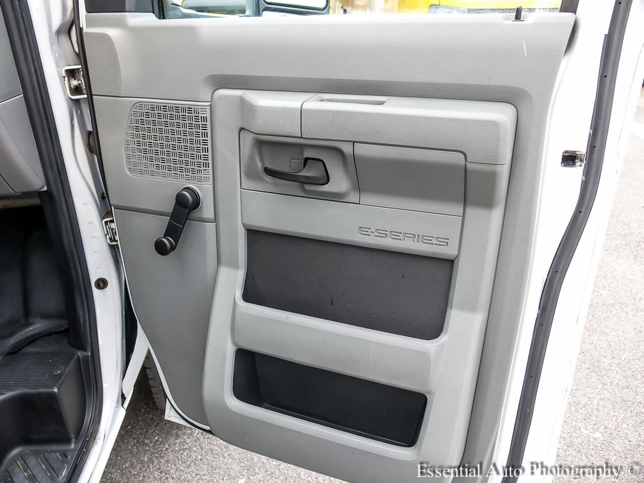 Used 2017 Ford E-350 and Econoline 350 Super Duty RWD image 16