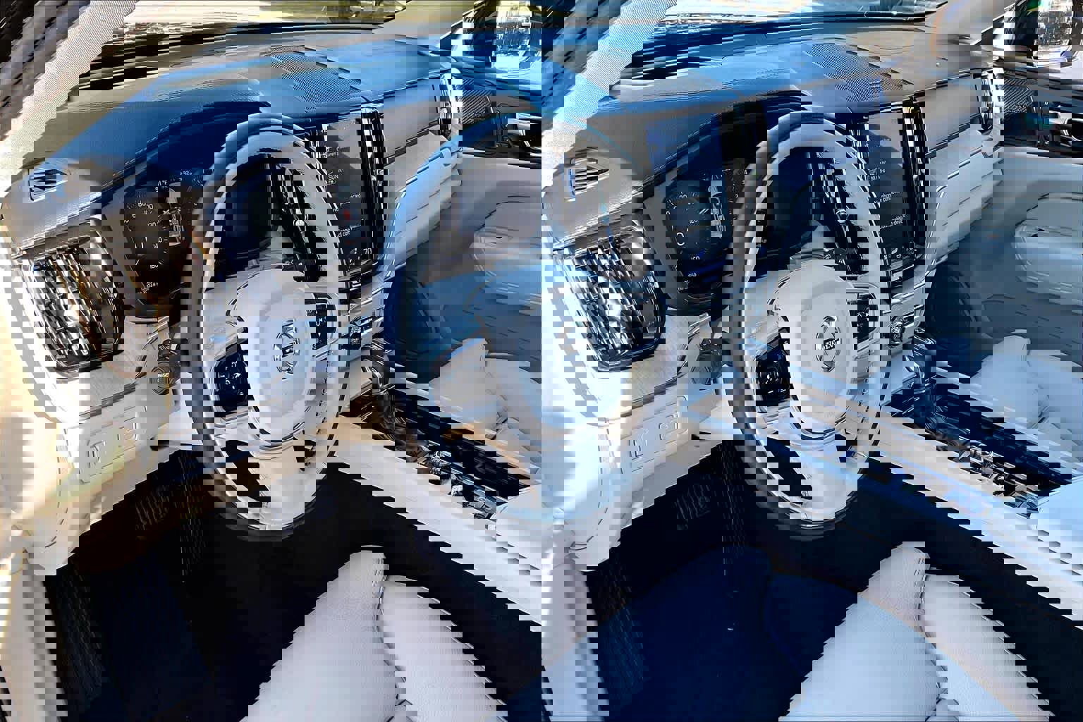 Used 2020 Volvo XC60 T5 Inscription w/ Protection Package Premier image 17