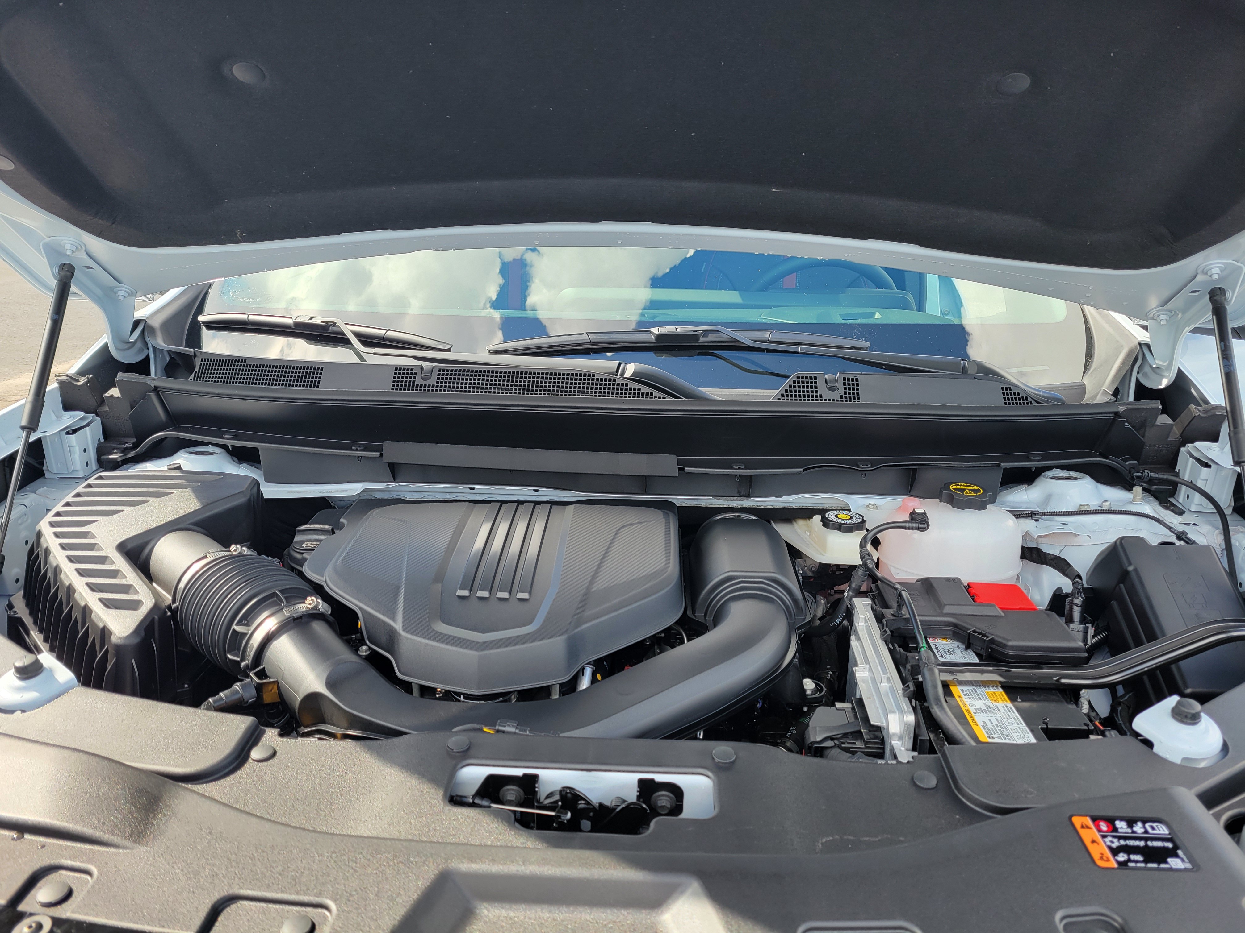 New 2027 Chevrolet Traverse RS w/ LPO, Floor Liner Package FWD image 12