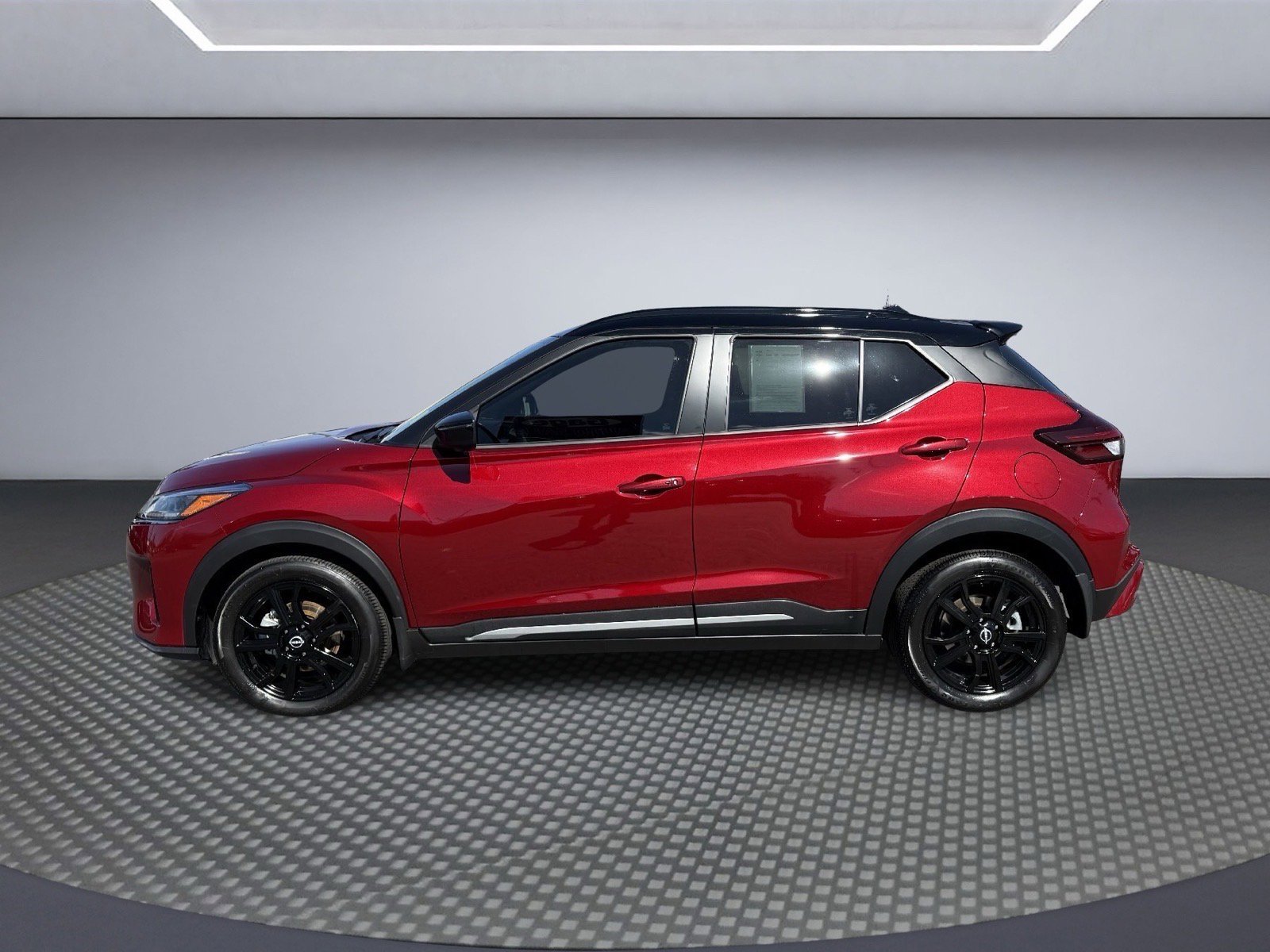 Used 2024 Nissan Kicks SR FWD image 3