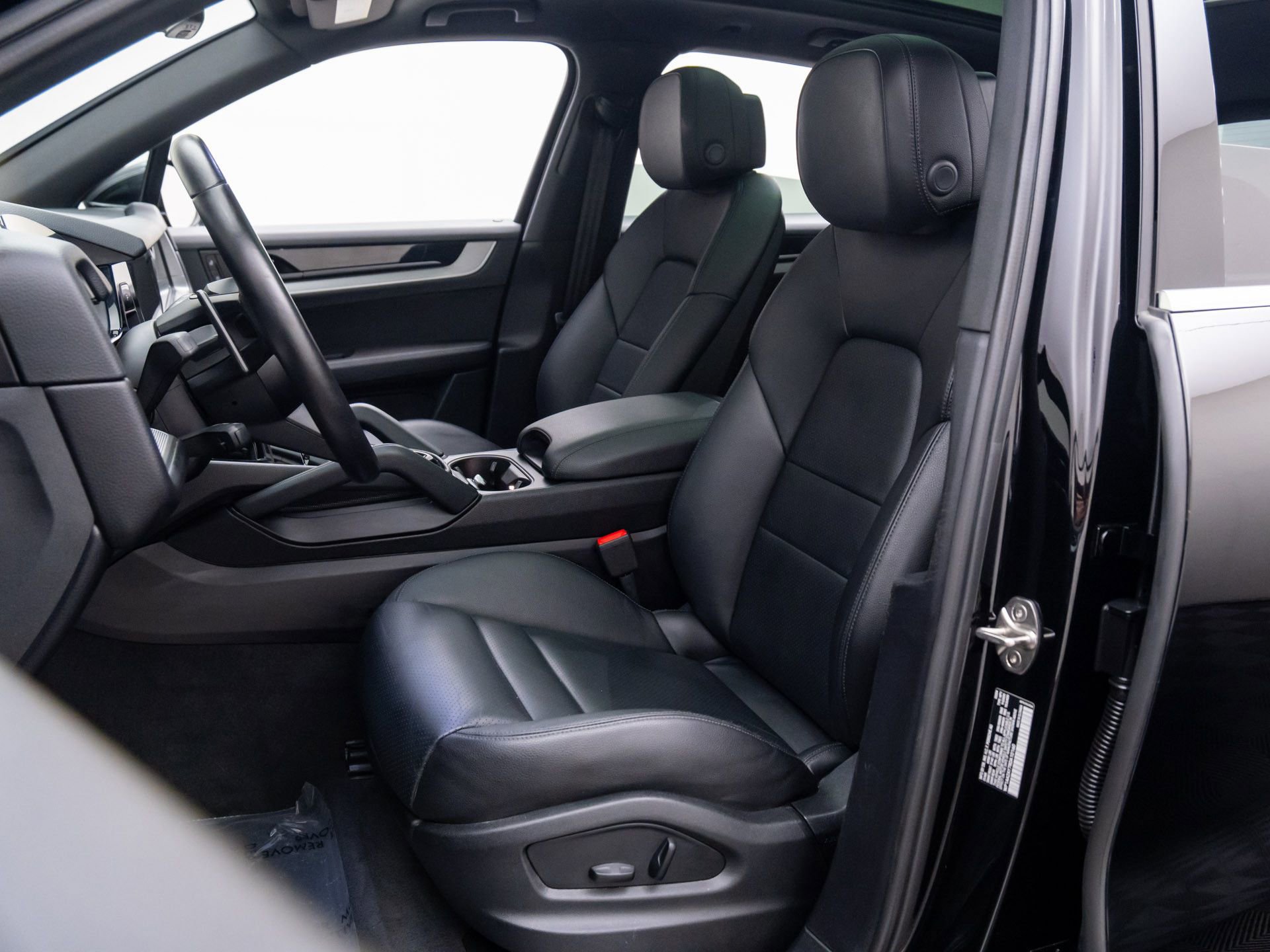 Used 2024 Porsche Cayenne image 5