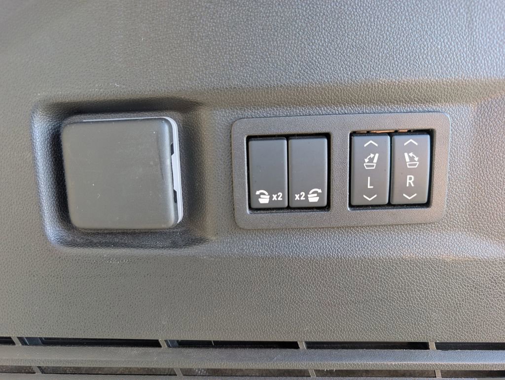 Used 2025 GMC Yukon Denali image 21